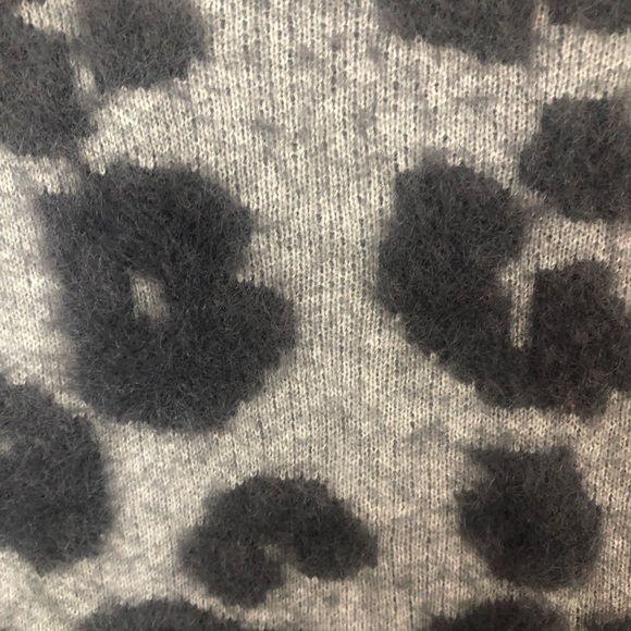 Loft Animal Print Neutral Crew Neck Sweater Soft Fuzzy Textured Banded Hem - Picture 7 of 10